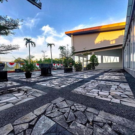 Prima Sr Hotel & Convention Yogyakarta Sleman  Bagian luar foto