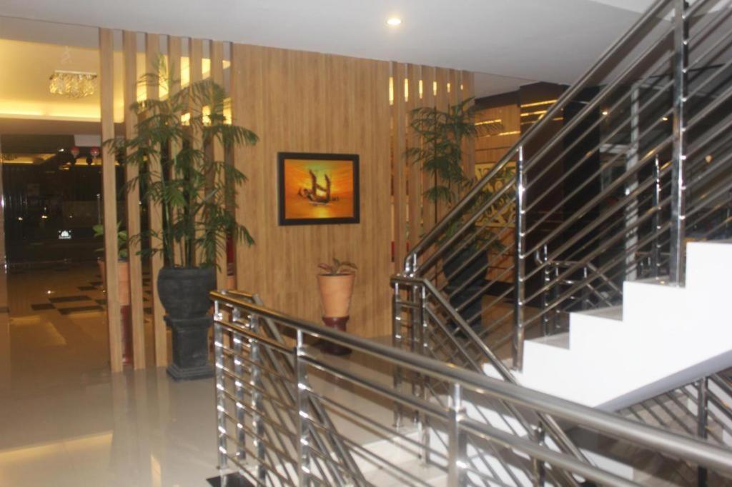 Prima Sr Hotel & Convention Yogyakarta Sleman  Bagian luar foto