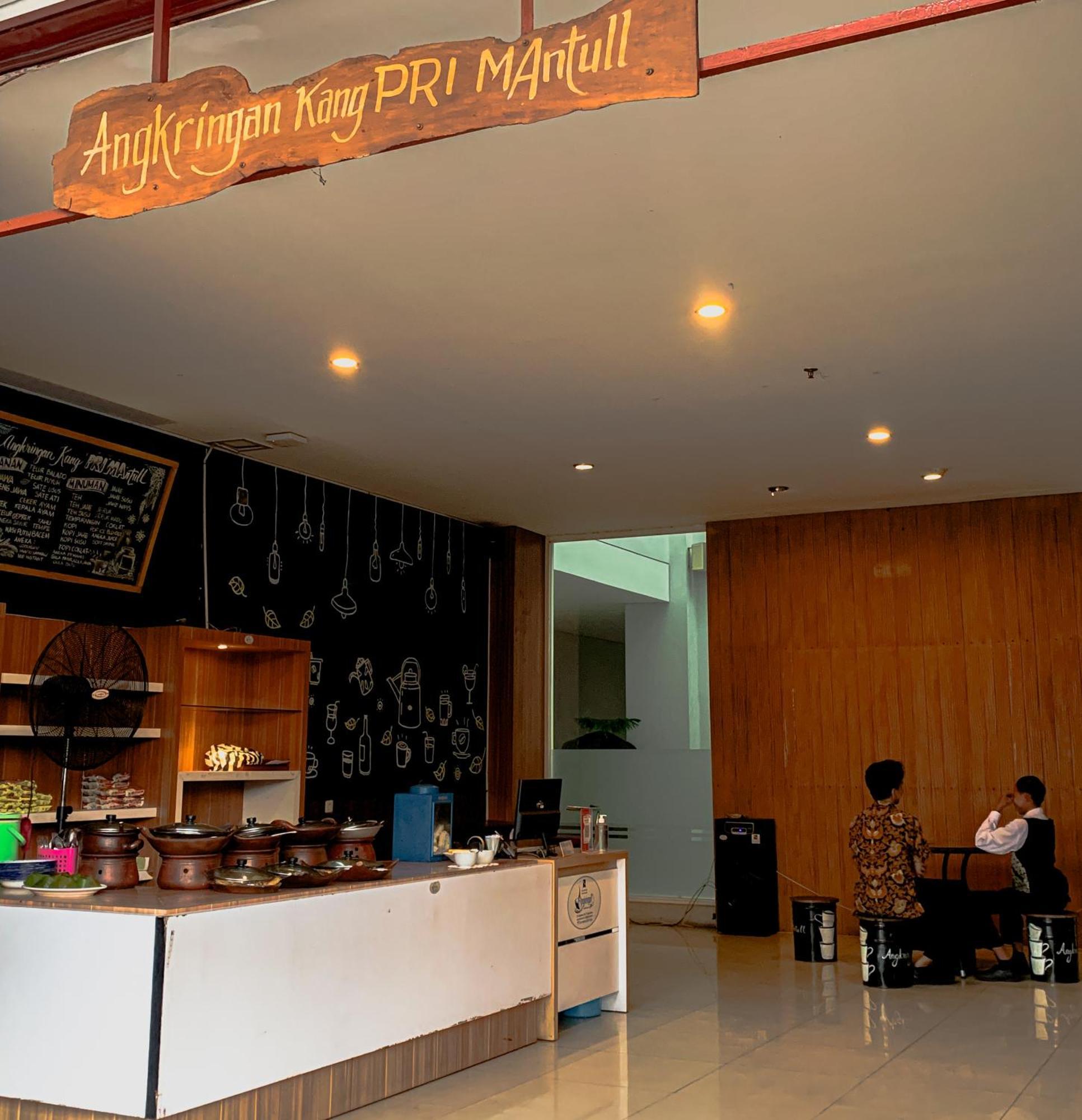 Prima Sr Hotel & Convention Yogyakarta Sleman  Bagian luar foto