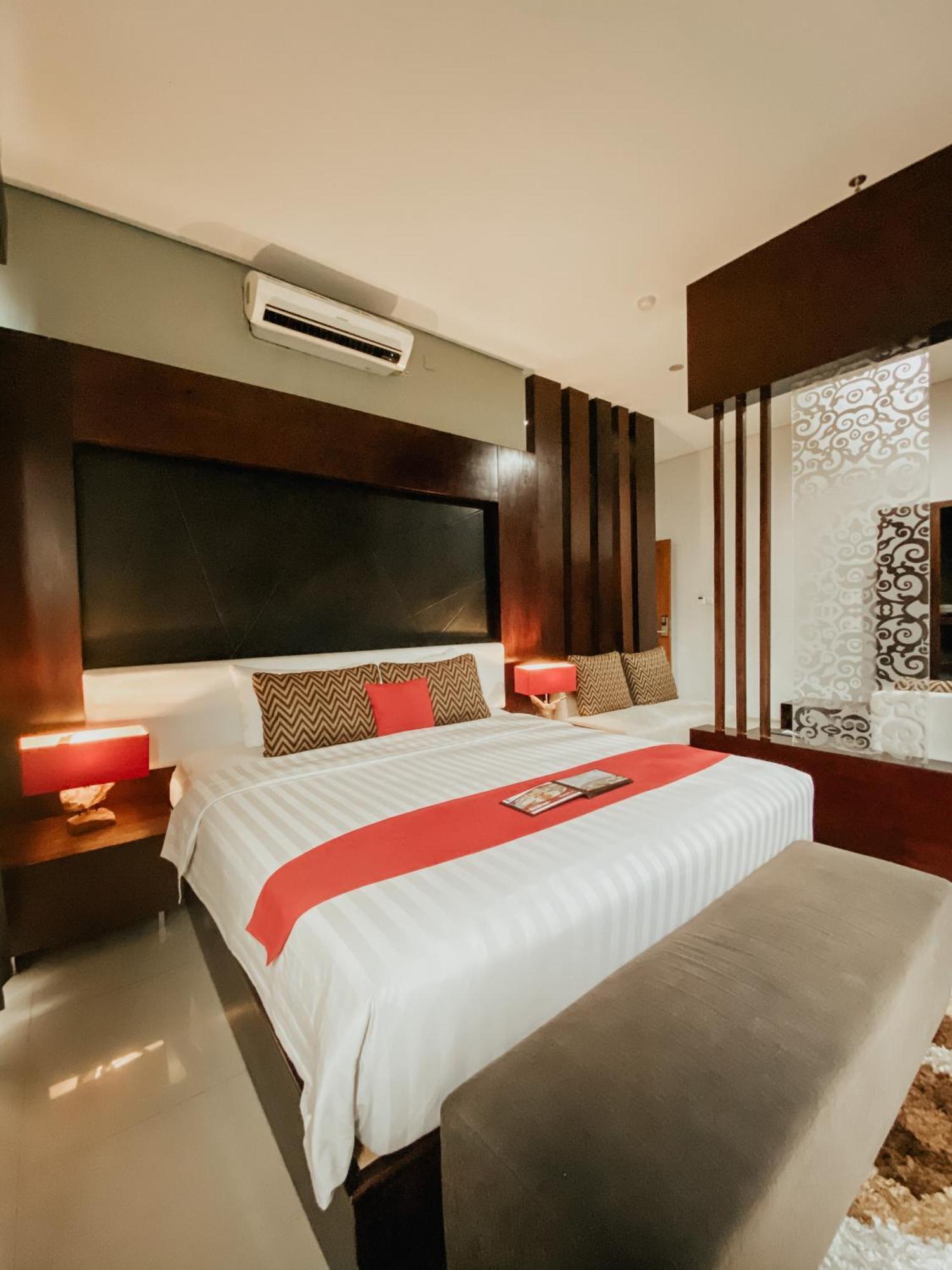 Prima Sr Hotel & Convention Yogyakarta Sleman  Bagian luar foto