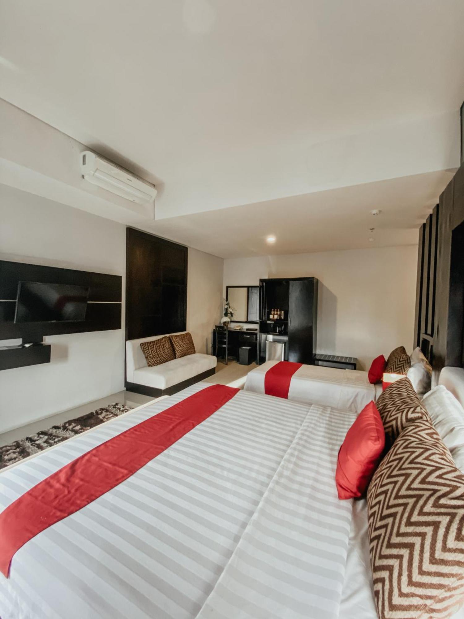 Prima Sr Hotel & Convention Yogyakarta Sleman  Bagian luar foto