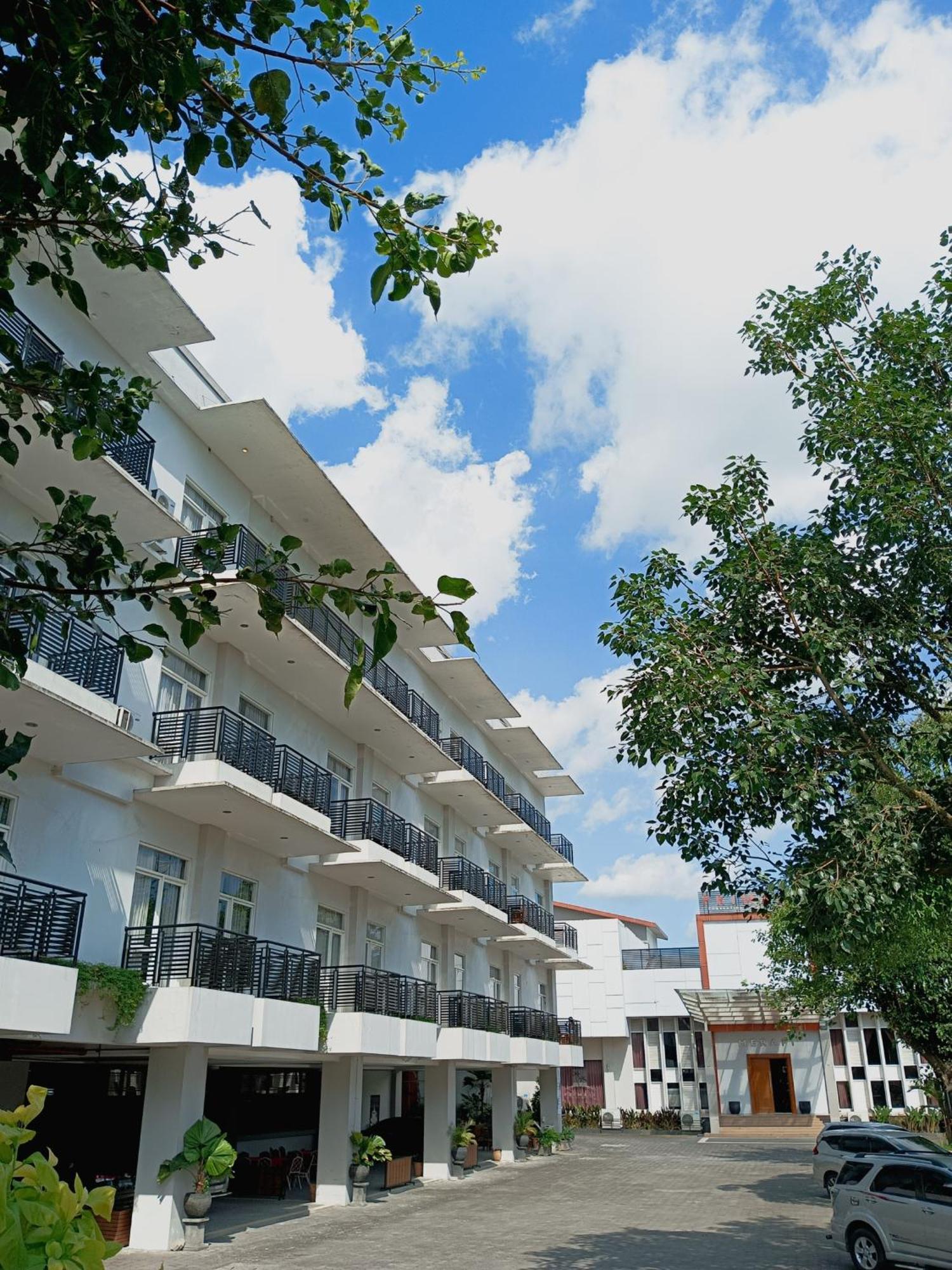 Prima Sr Hotel & Convention Yogyakarta Sleman  Bagian luar foto