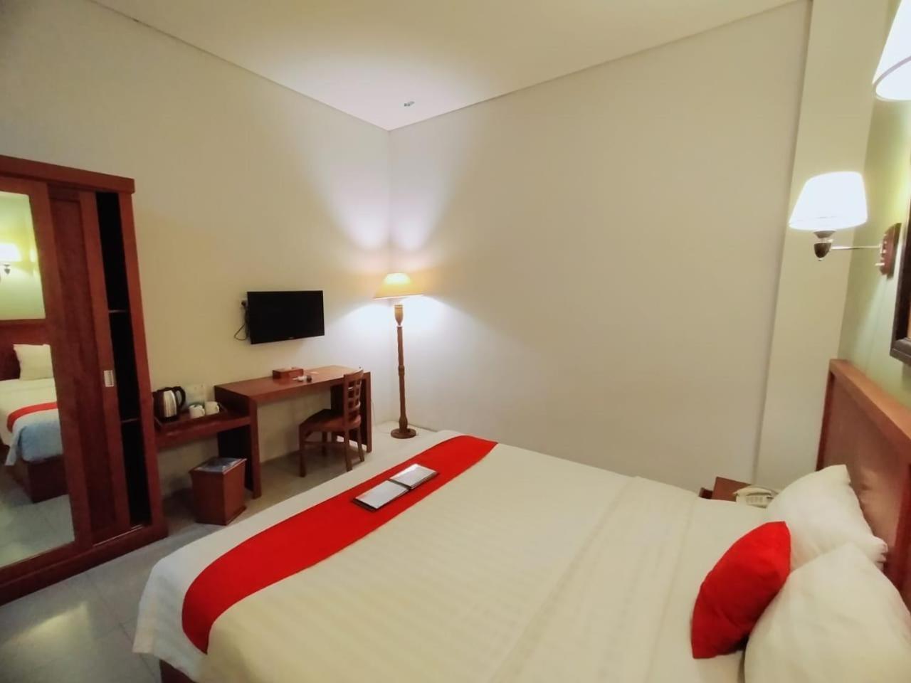 Prima Sr Hotel & Convention Yogyakarta Sleman  Bagian luar foto