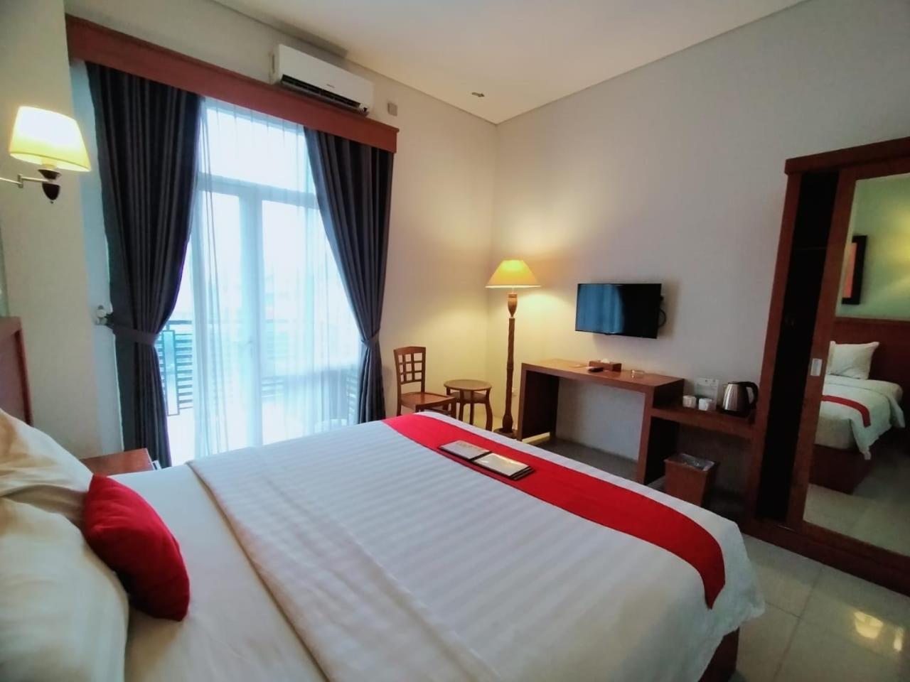 Prima Sr Hotel & Convention Yogyakarta Sleman  Bagian luar foto