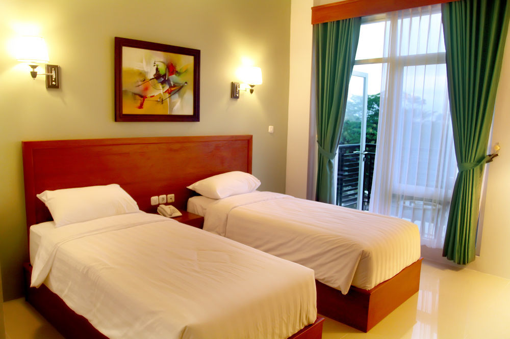 Prima Sr Hotel & Convention Yogyakarta Sleman  Bagian luar foto