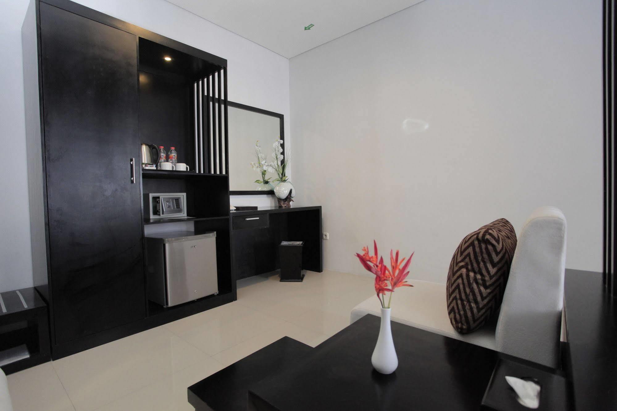 Prima Sr Hotel & Convention Yogyakarta Sleman  Bagian luar foto
