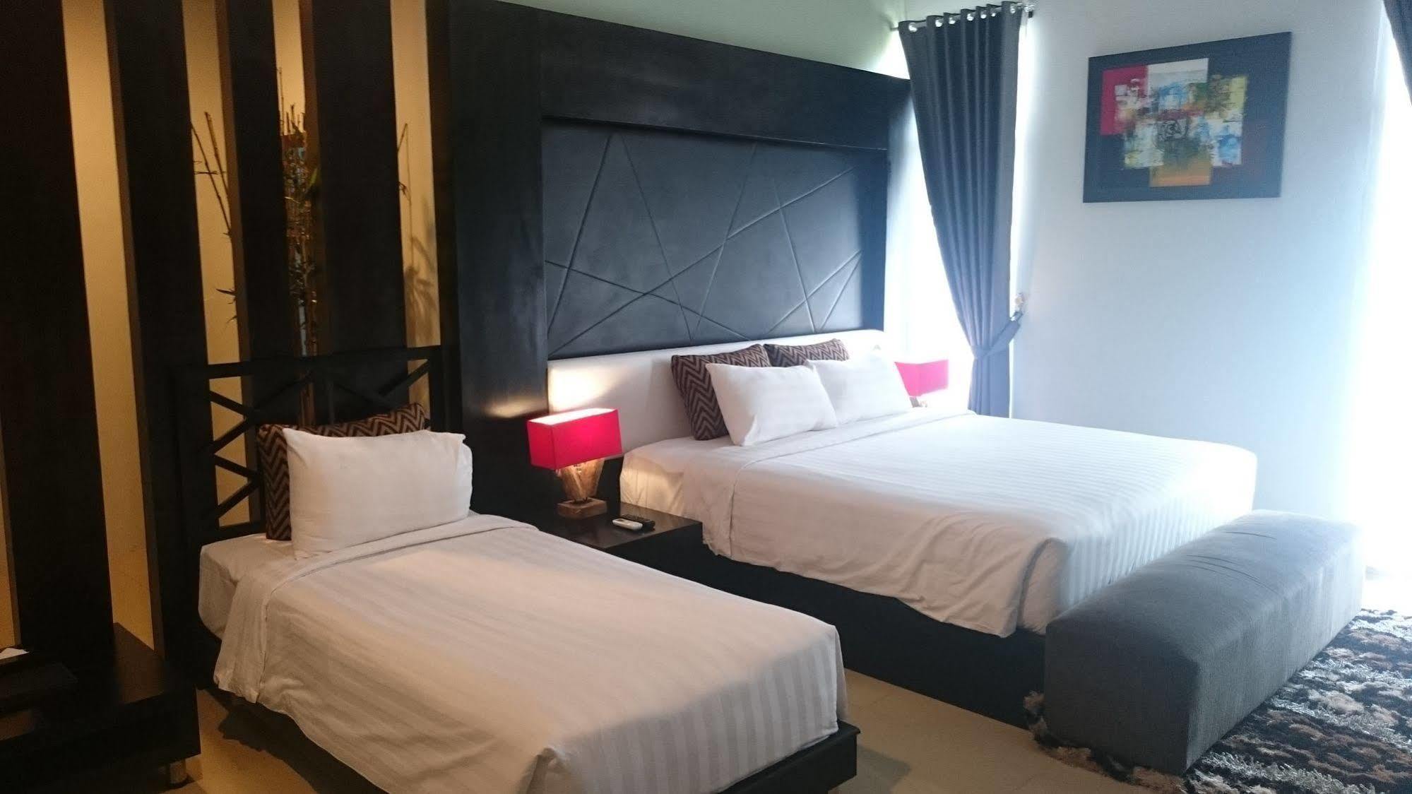Prima Sr Hotel & Convention Yogyakarta Sleman  Bagian luar foto