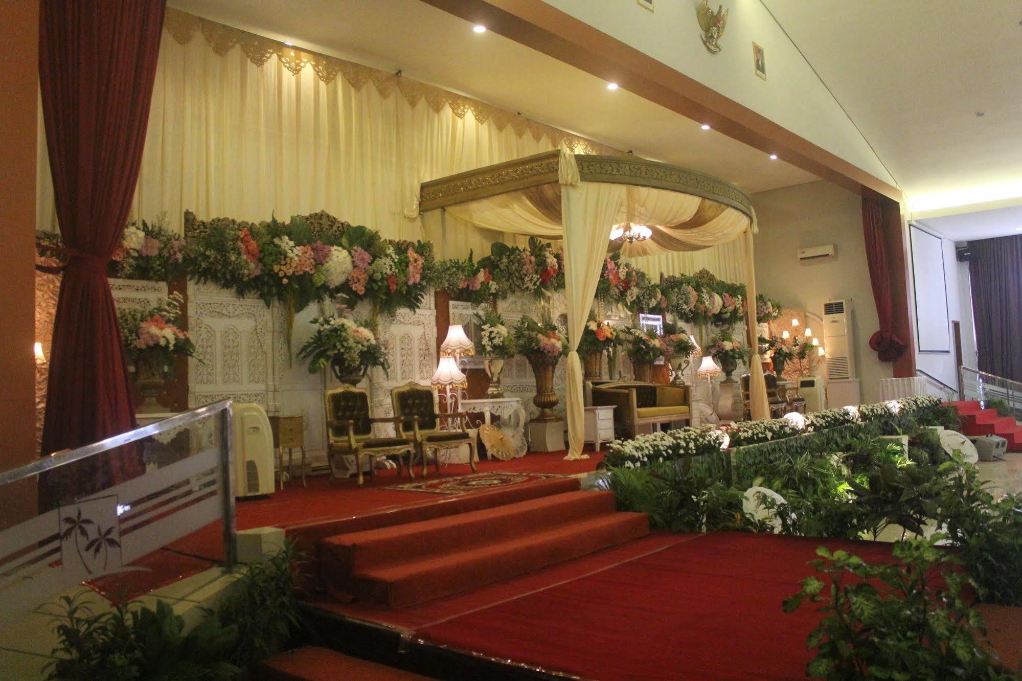 Prima Sr Hotel & Convention Yogyakarta Sleman  Bagian luar foto