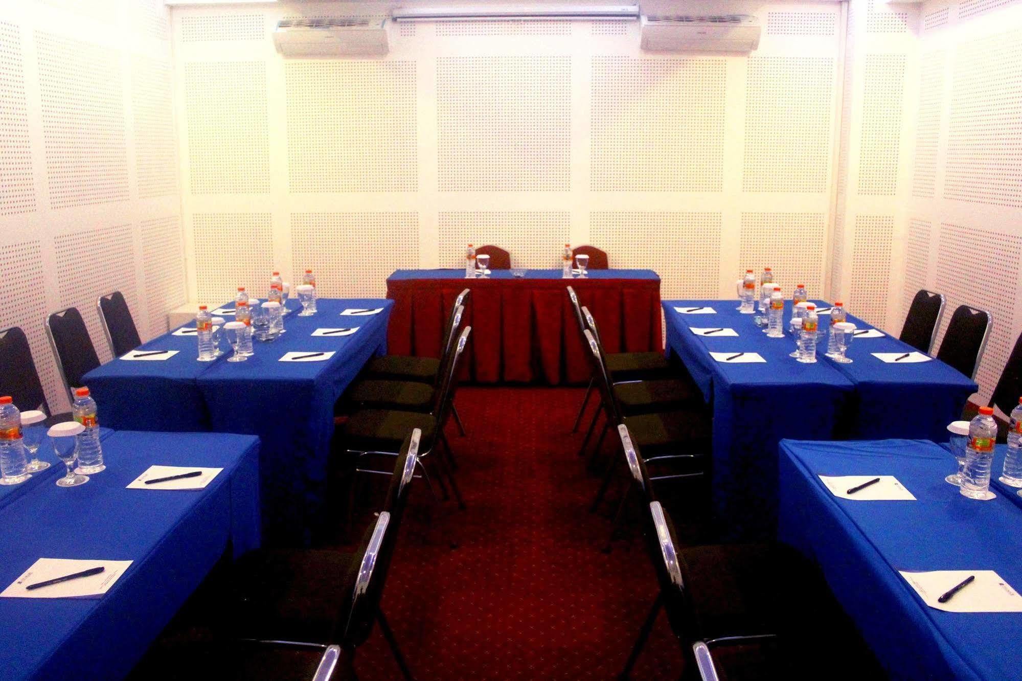 Prima Sr Hotel & Convention Yogyakarta Sleman  Bagian luar foto