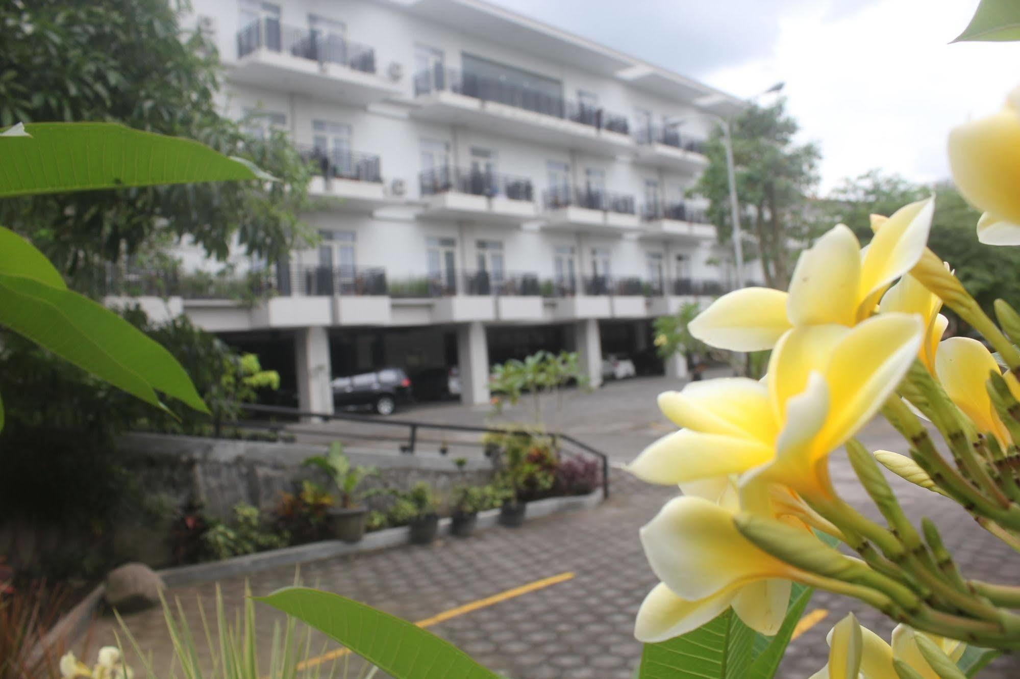 Prima Sr Hotel & Convention Yogyakarta Sleman  Bagian luar foto