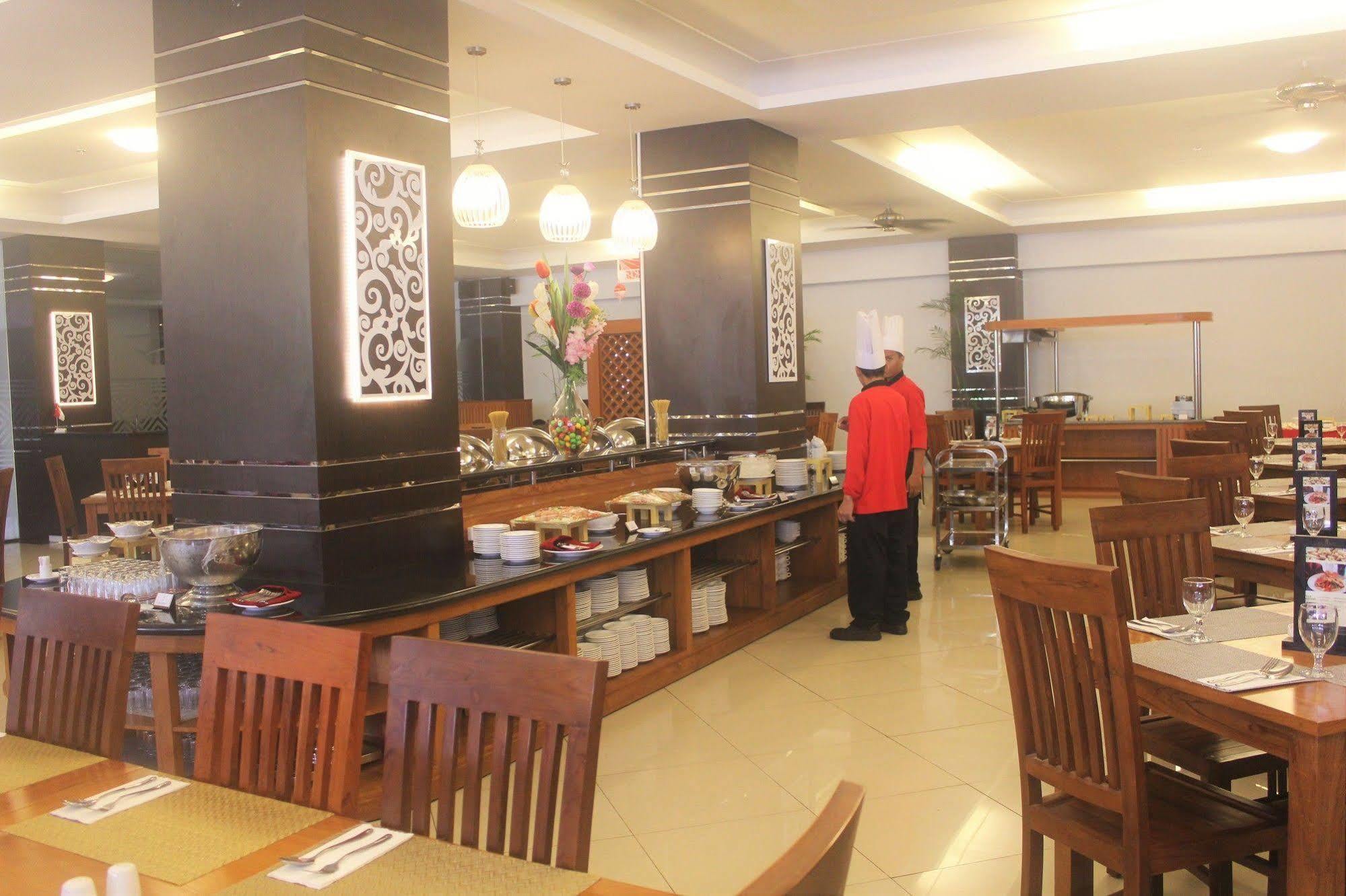 Prima Sr Hotel & Convention Yogyakarta Sleman  Bagian luar foto