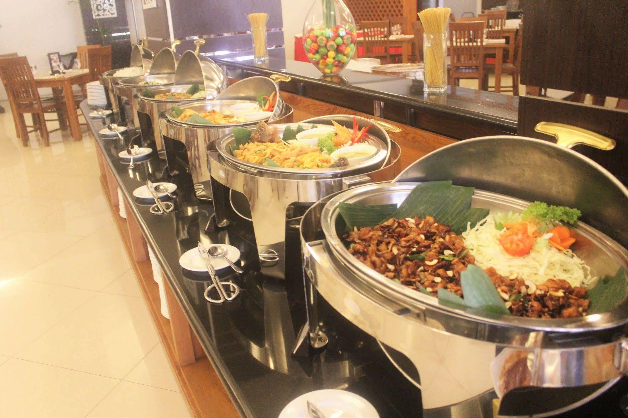 Prima Sr Hotel & Convention Yogyakarta Sleman  Bagian luar foto