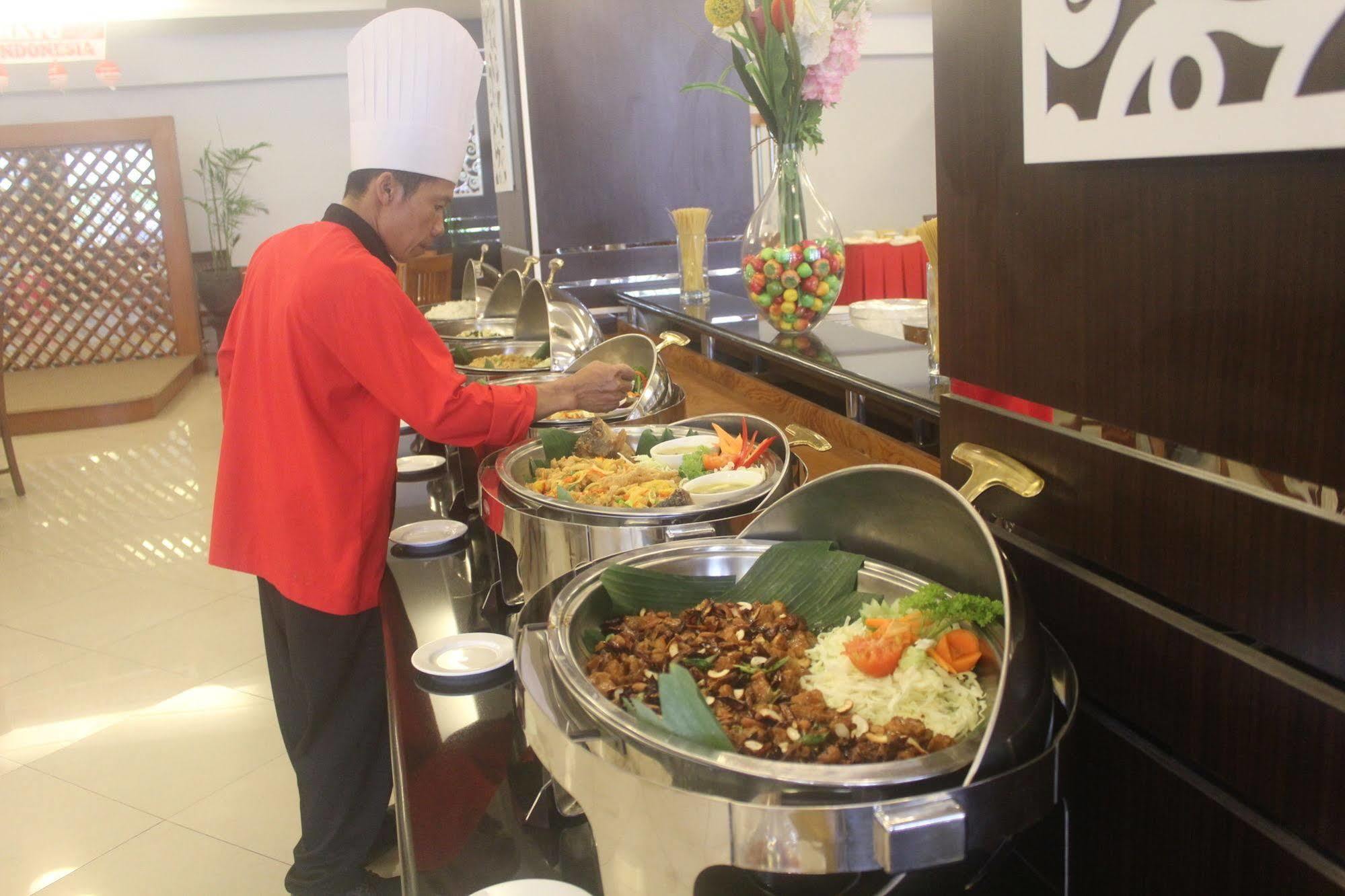 Prima Sr Hotel & Convention Yogyakarta Sleman  Bagian luar foto